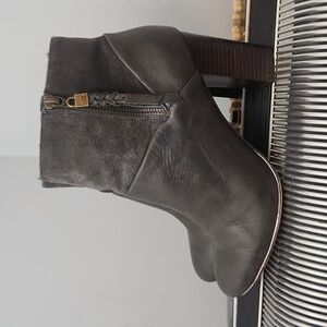 ELLIOTT LUCCA BROWN SUEDE & LEATHER CHUNK HEEL ANKLE BOOTS SZ 9.5